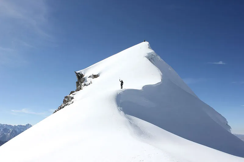 Ascensión al Vallunaraju